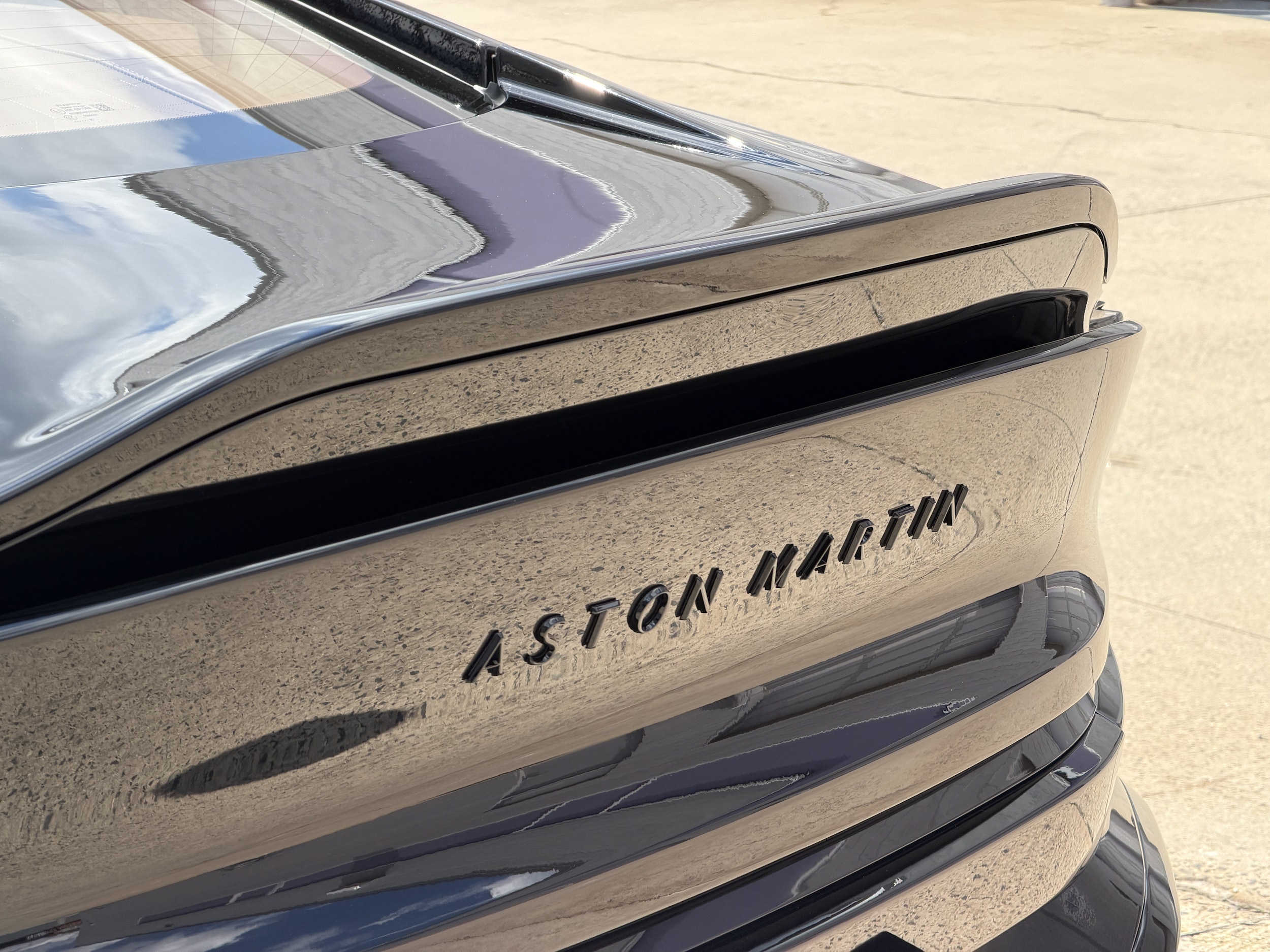 Aston Martin Vanquish V12