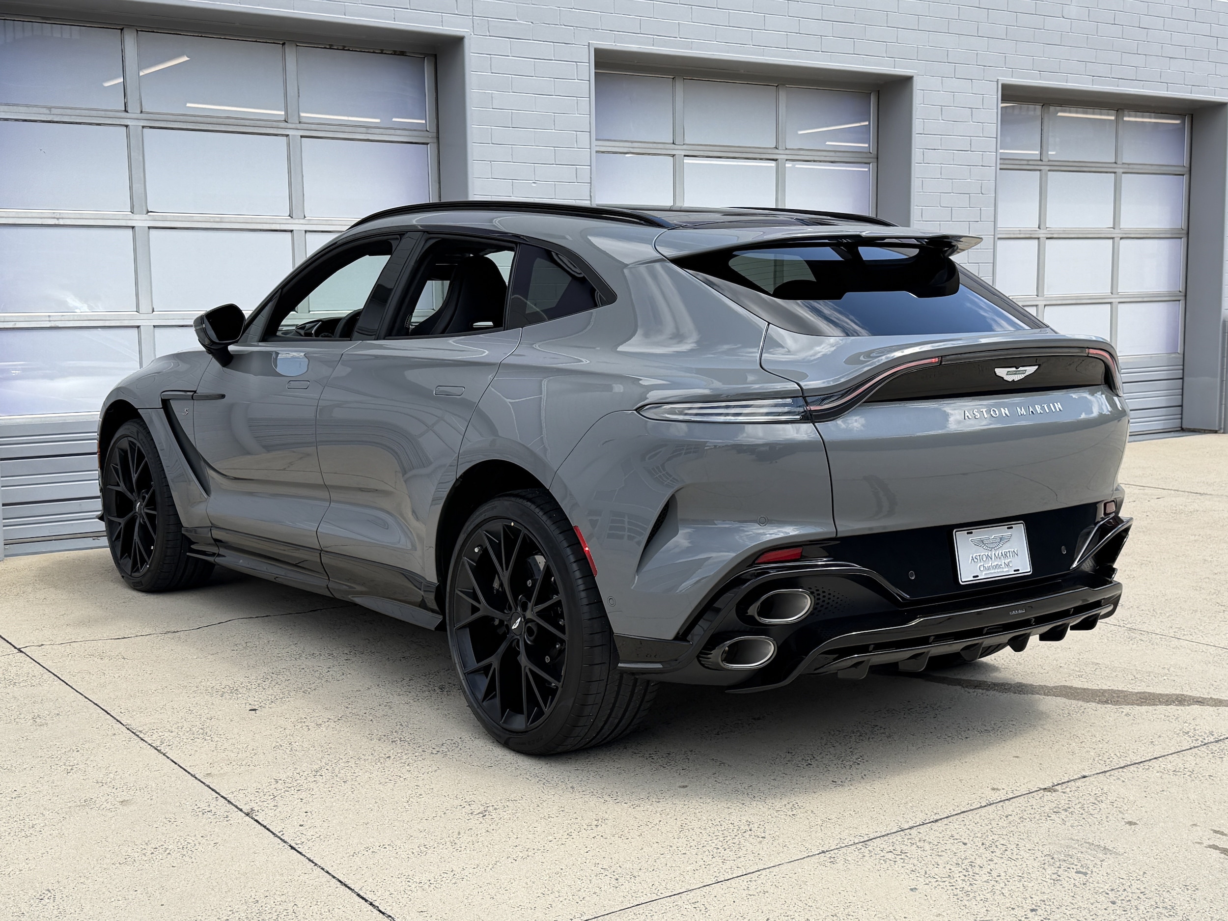 Aston Martin DBX S