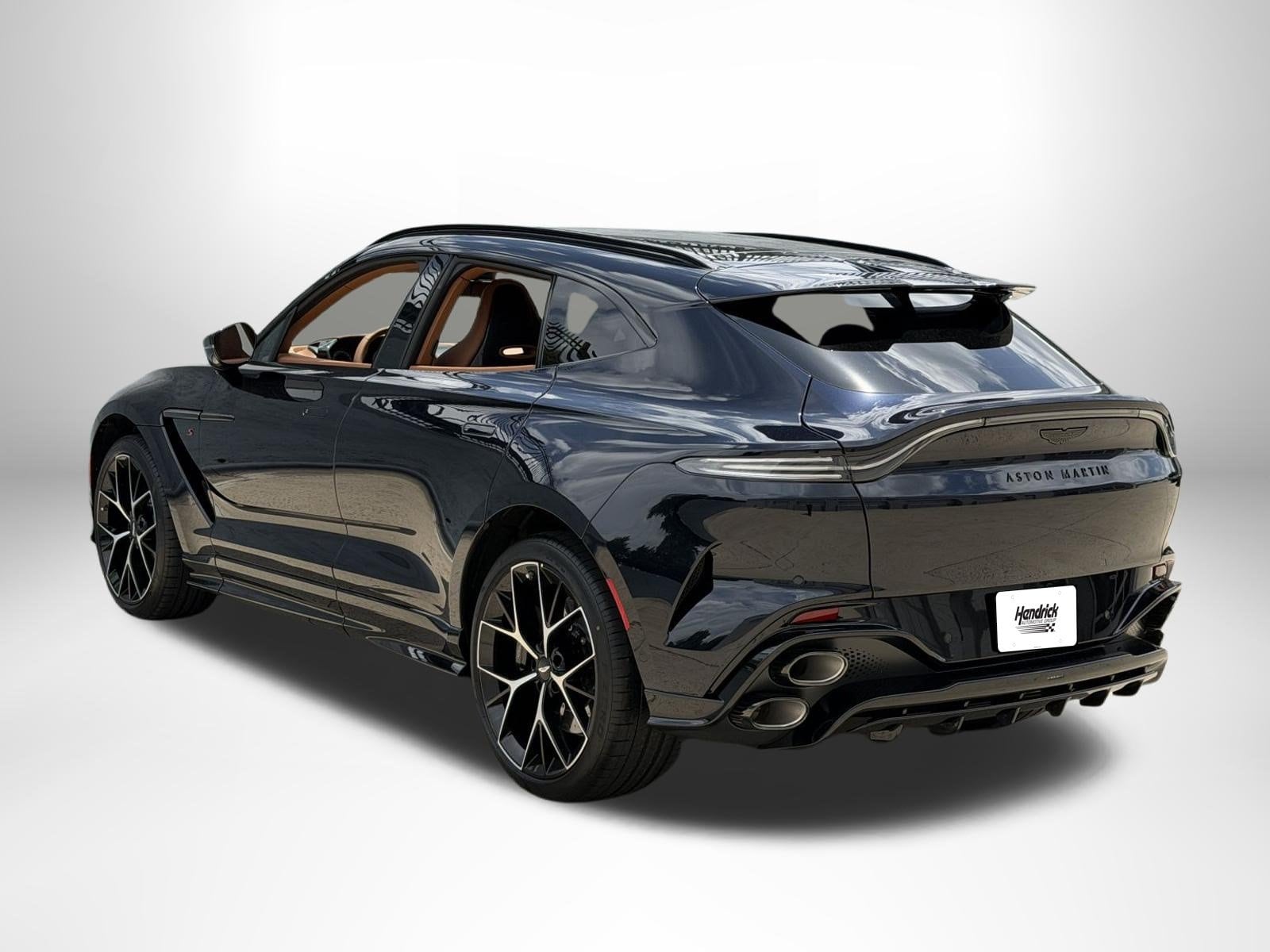 Aston Martin DBX S