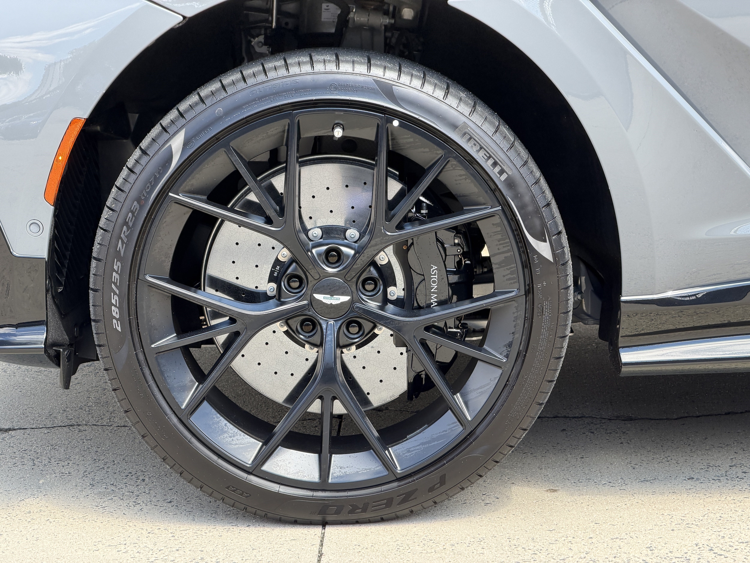 Aston Martin DBX S