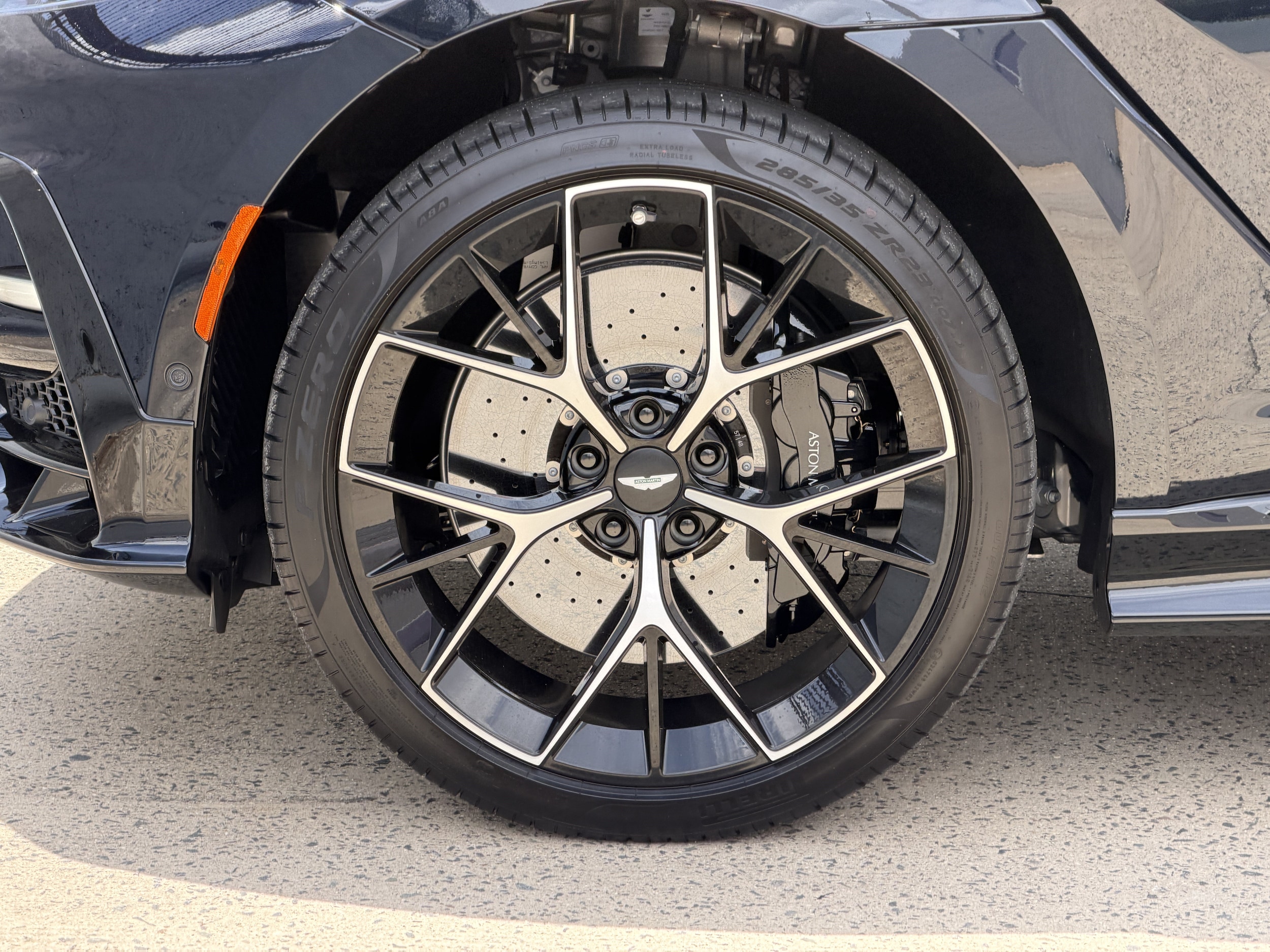 Aston Martin DBX S
