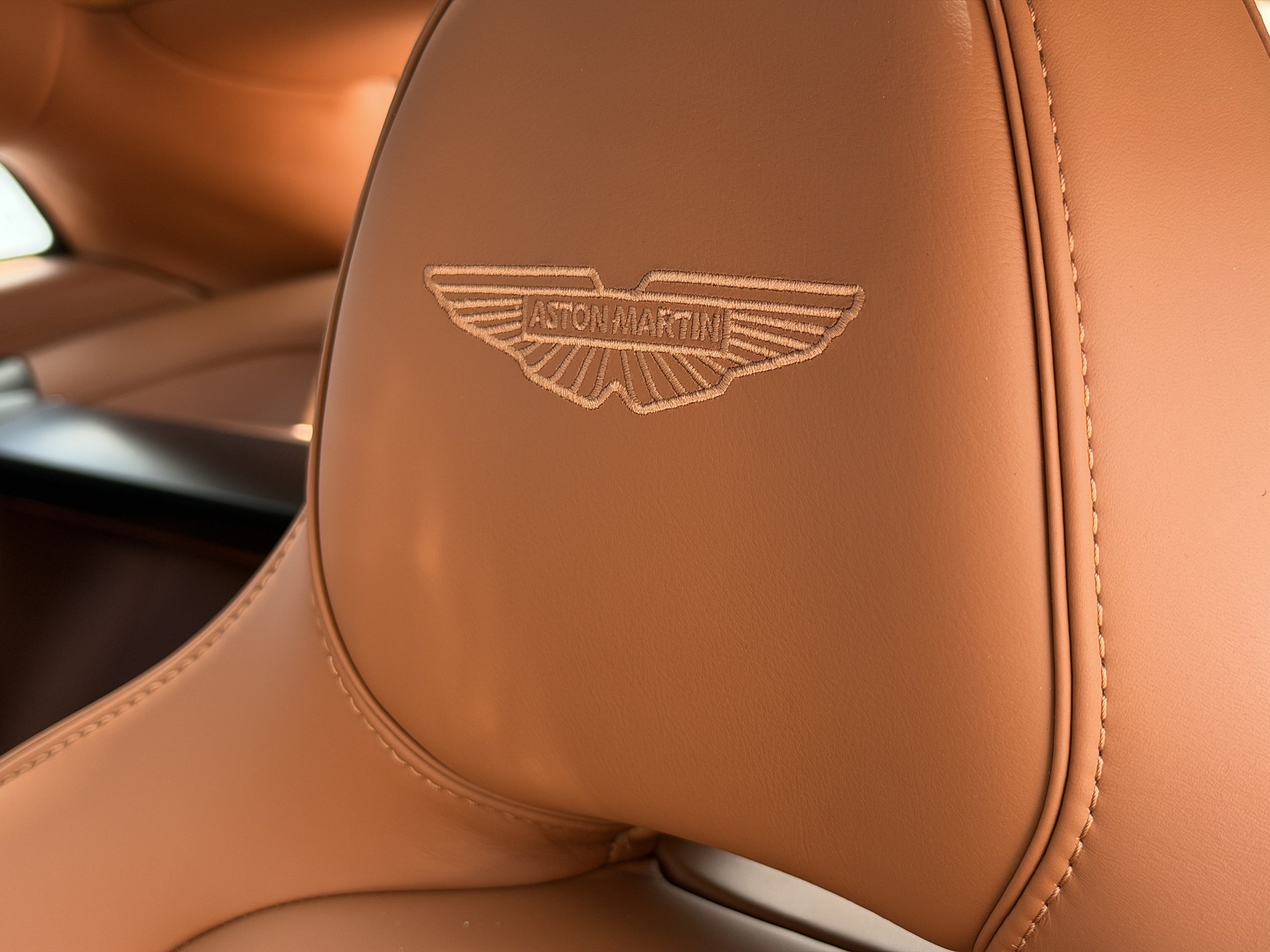 Aston Martin Vanquish V12