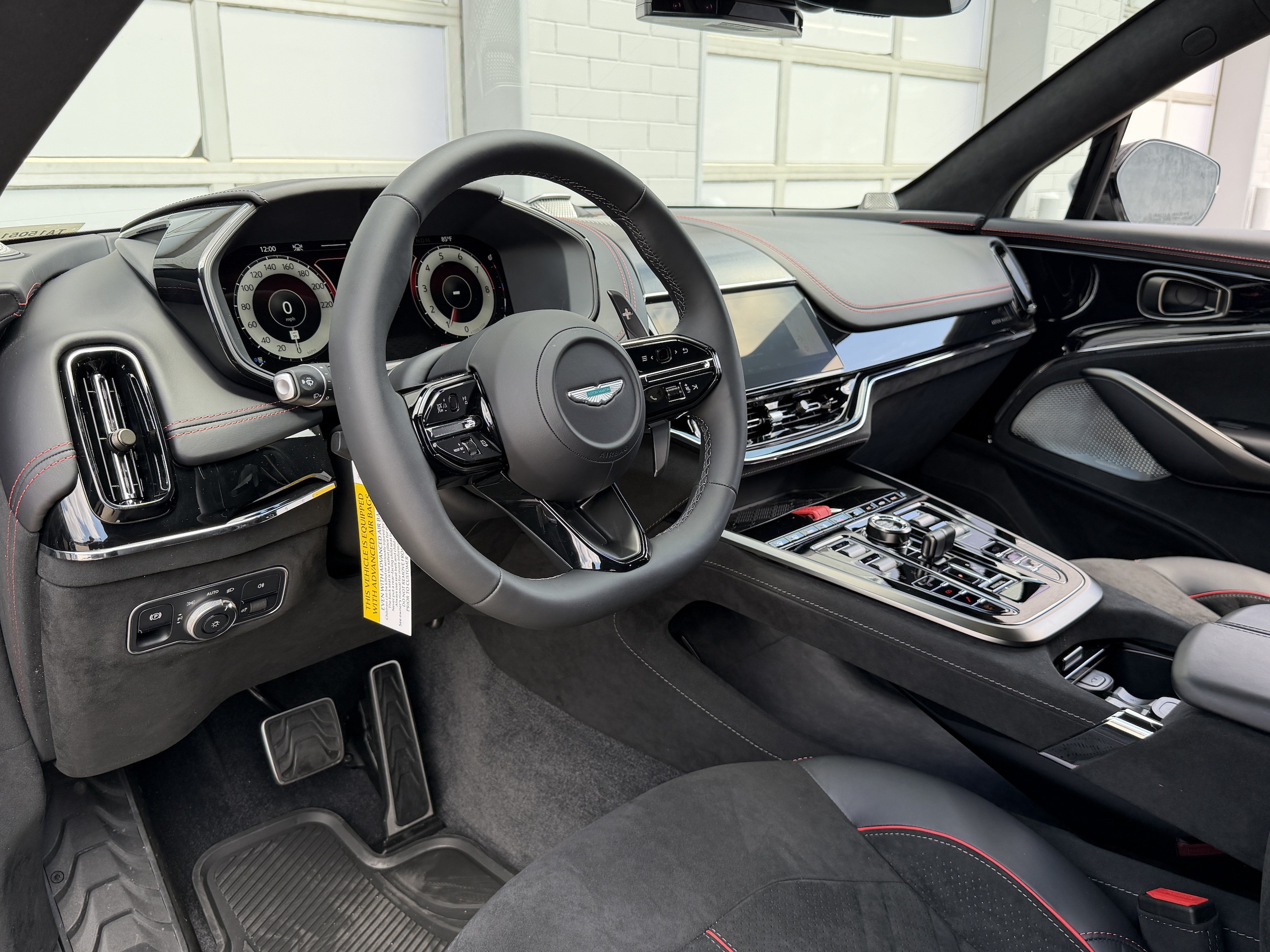 Aston Martin DBX S