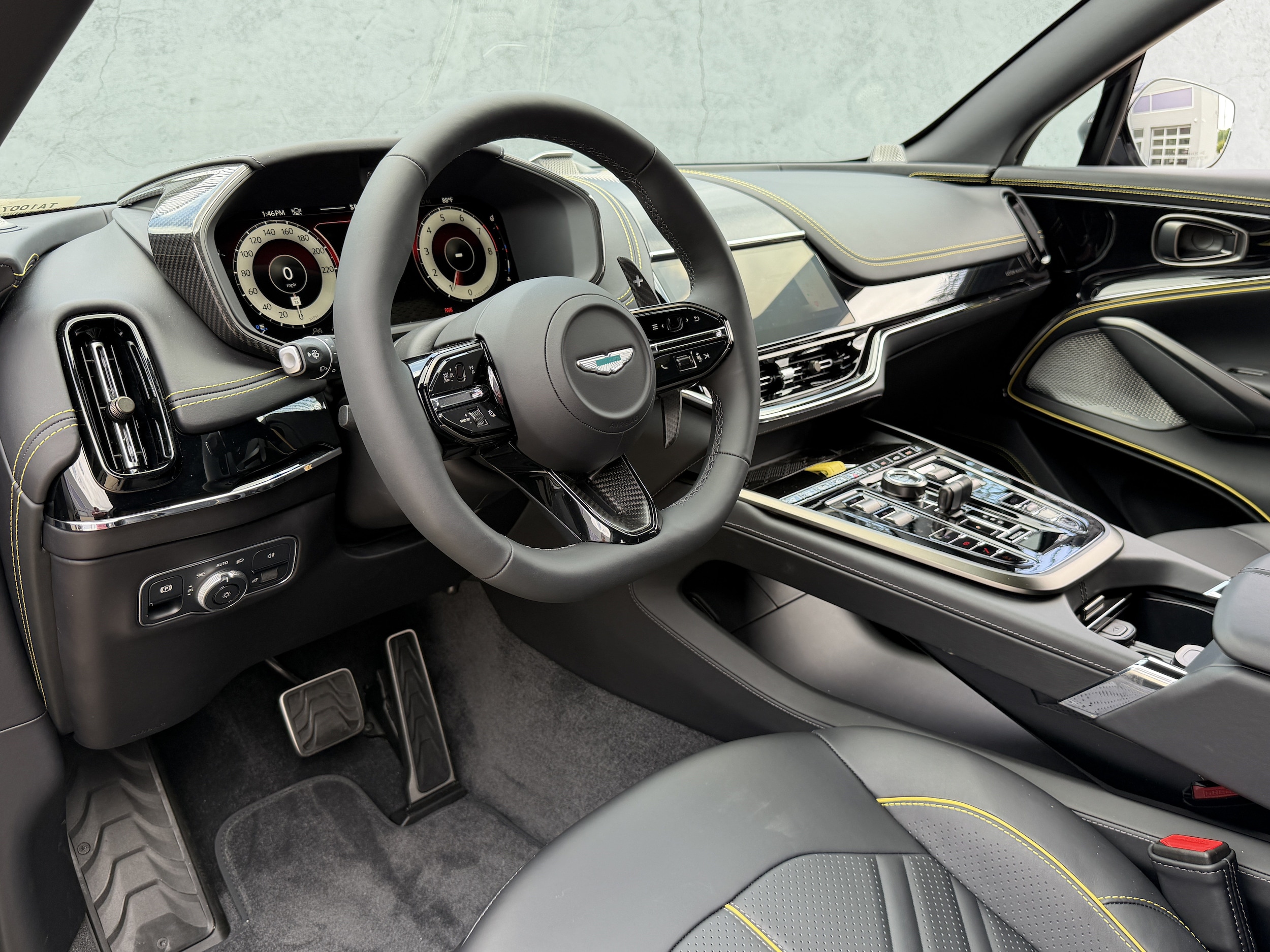 Aston Martin DBX S