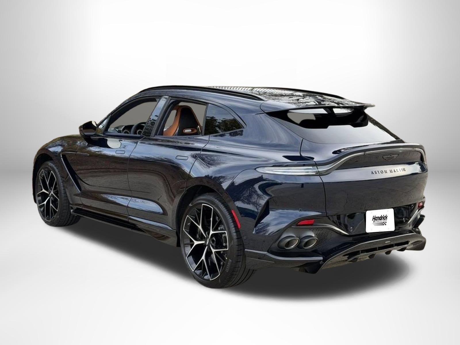 Aston Martin DBX 707