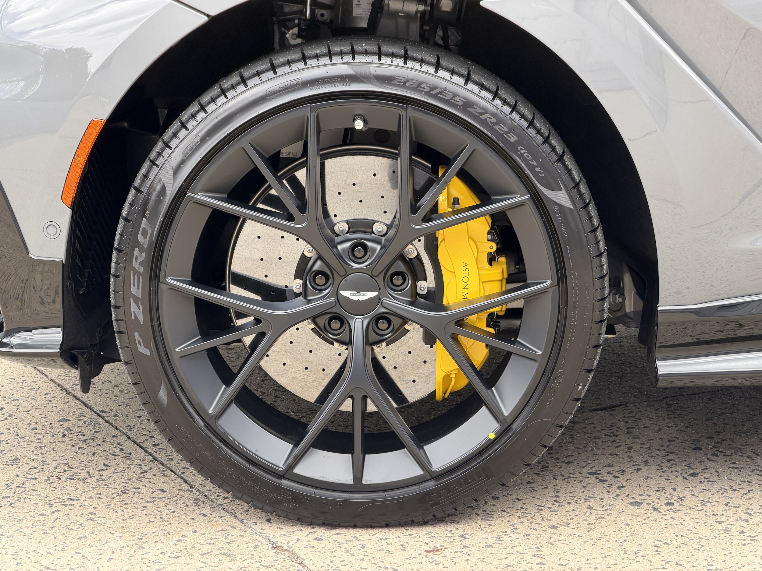 Aston Martin DBX S