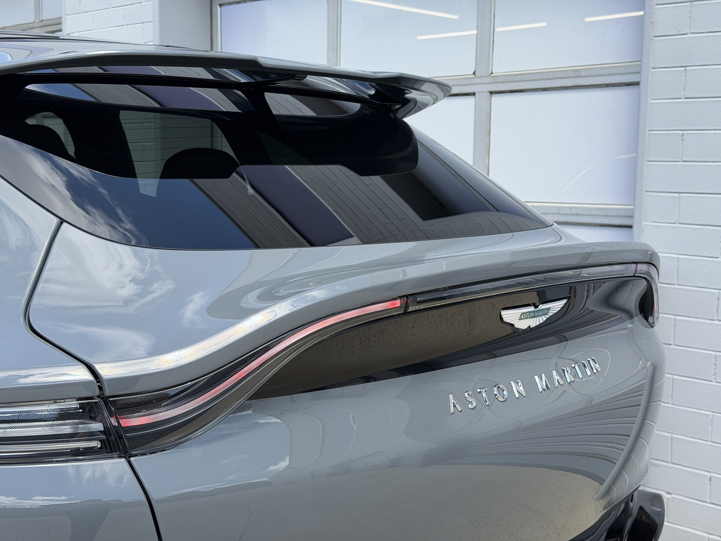 Aston Martin DBX S