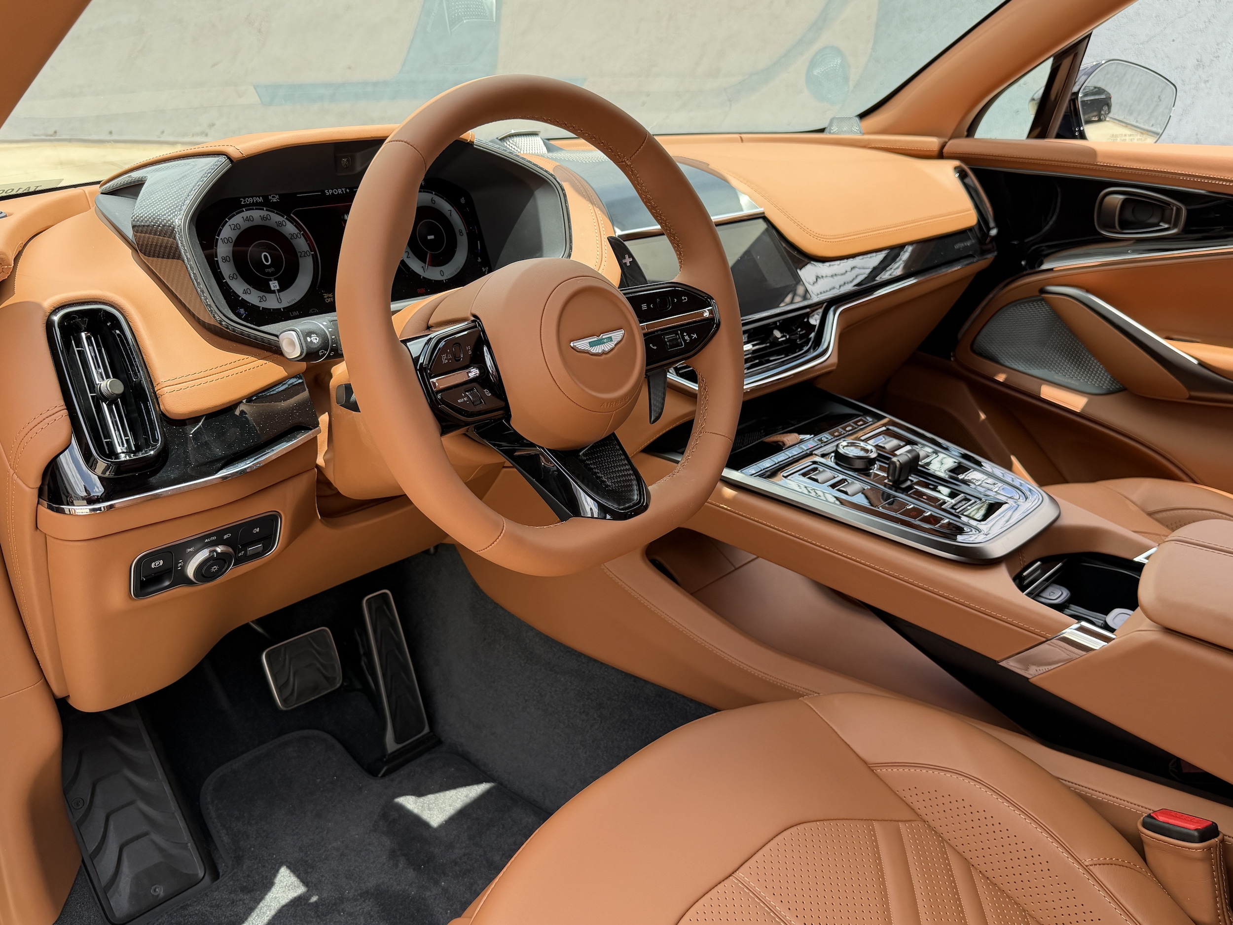 Aston Martin DBX S