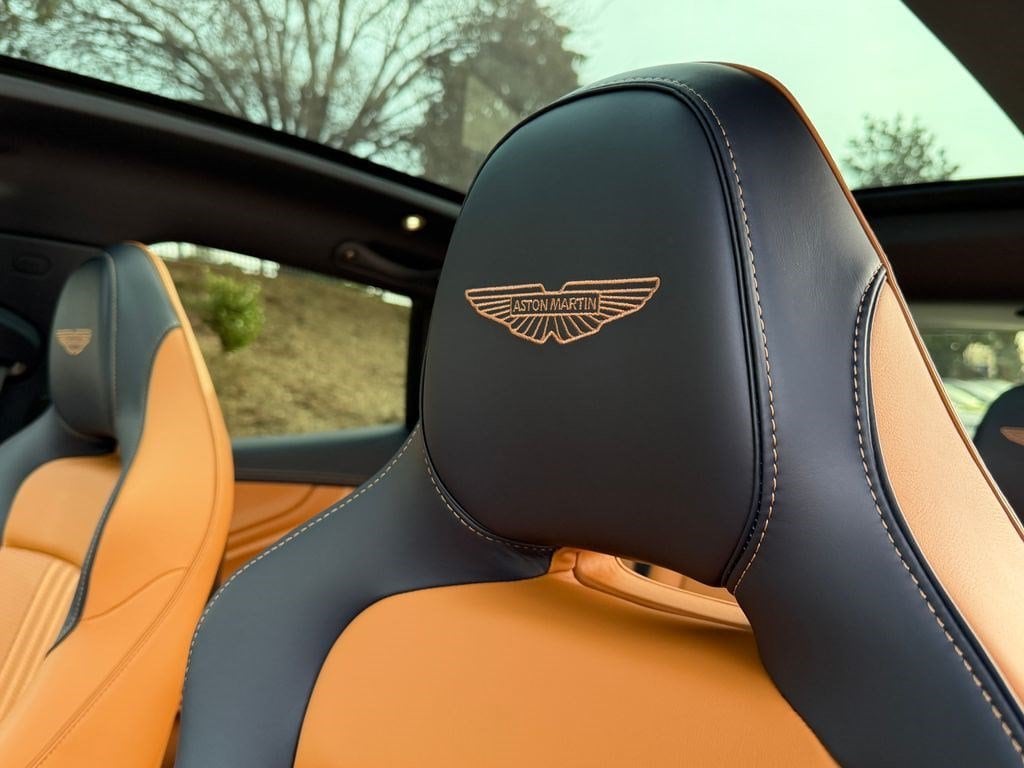 Aston Martin DBX 707