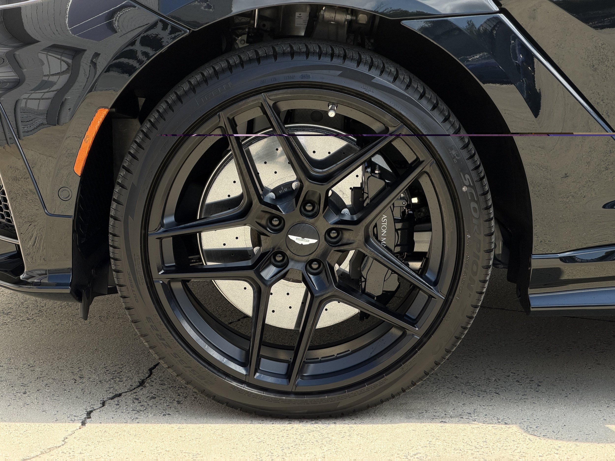 Aston Martin DBX S