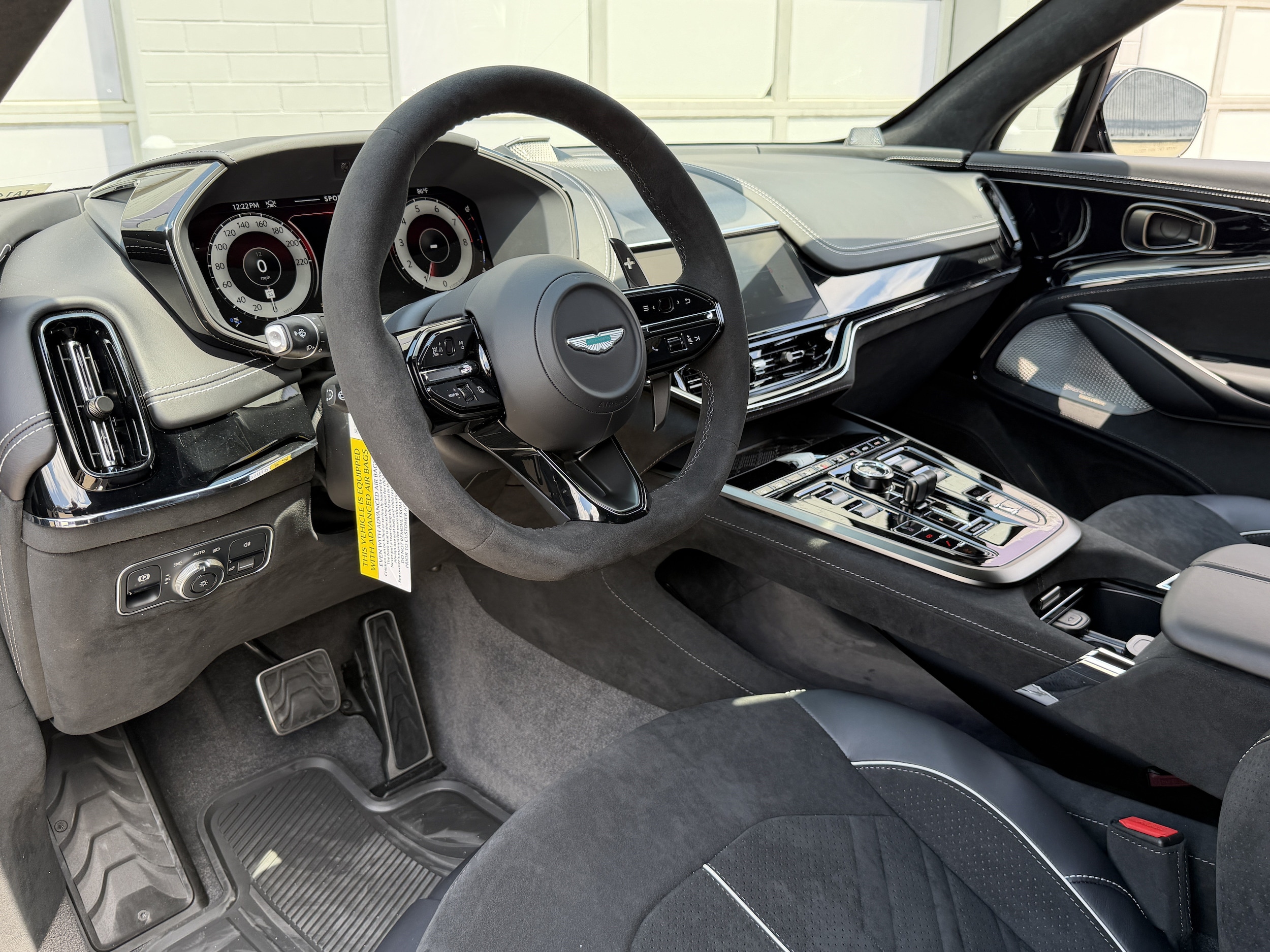 Aston Martin DBX S