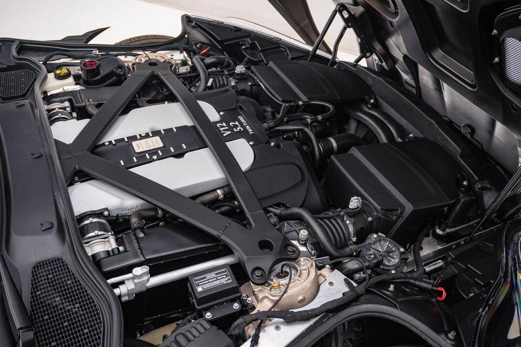 2022 Aston Martin DBS Base - Photo 35
