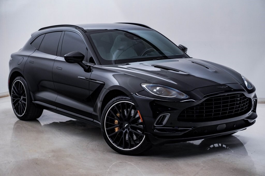 2023 Aston Martin DBX photo 3