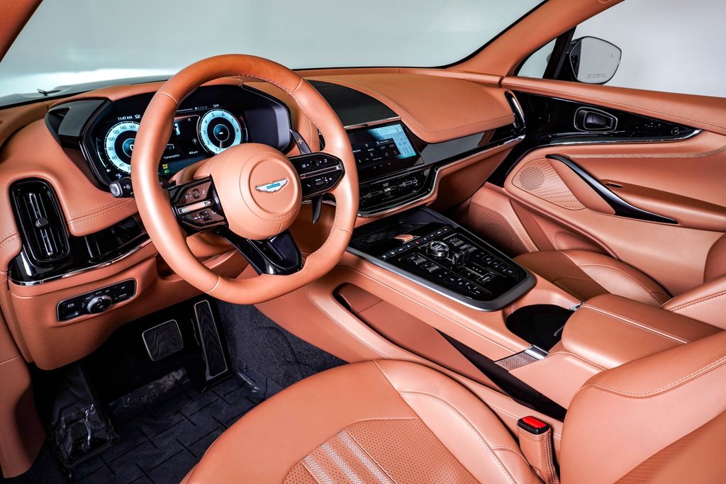 2025 Aston Martin DBX 707 - Photo 23