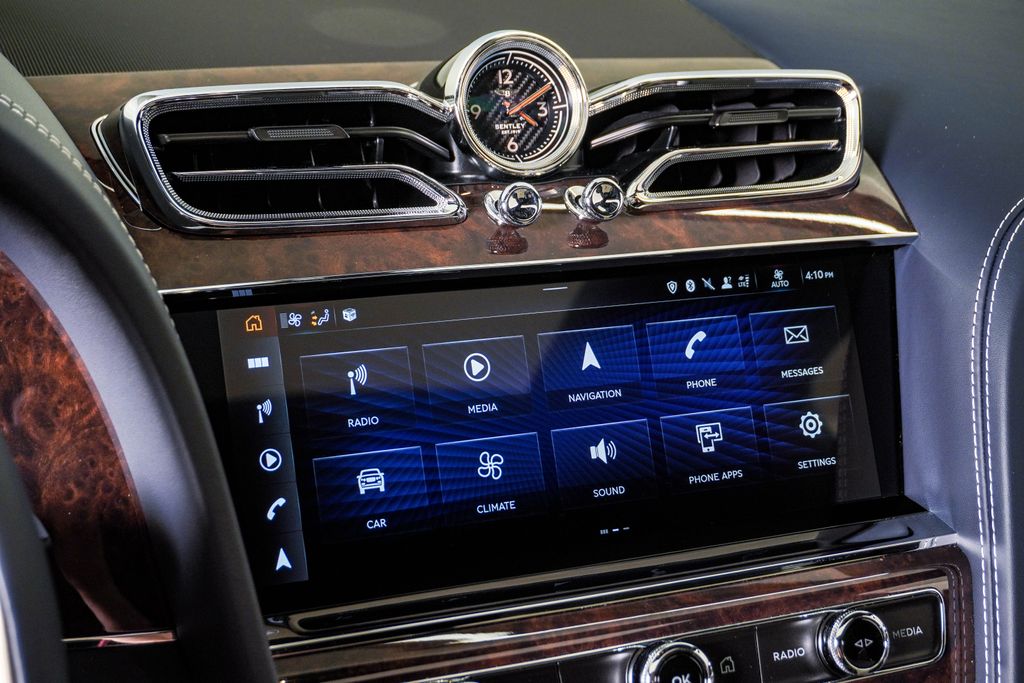 2022 Bentley Bentayga - Photo 25