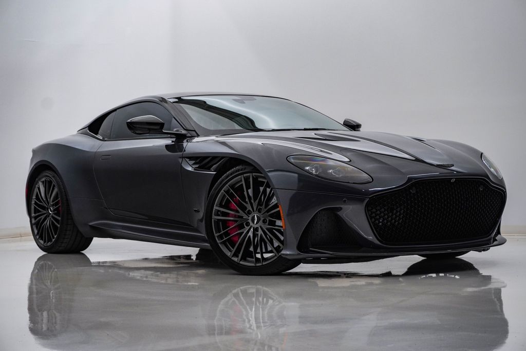 2022 Aston Martin DBS 5.2 V12's photo