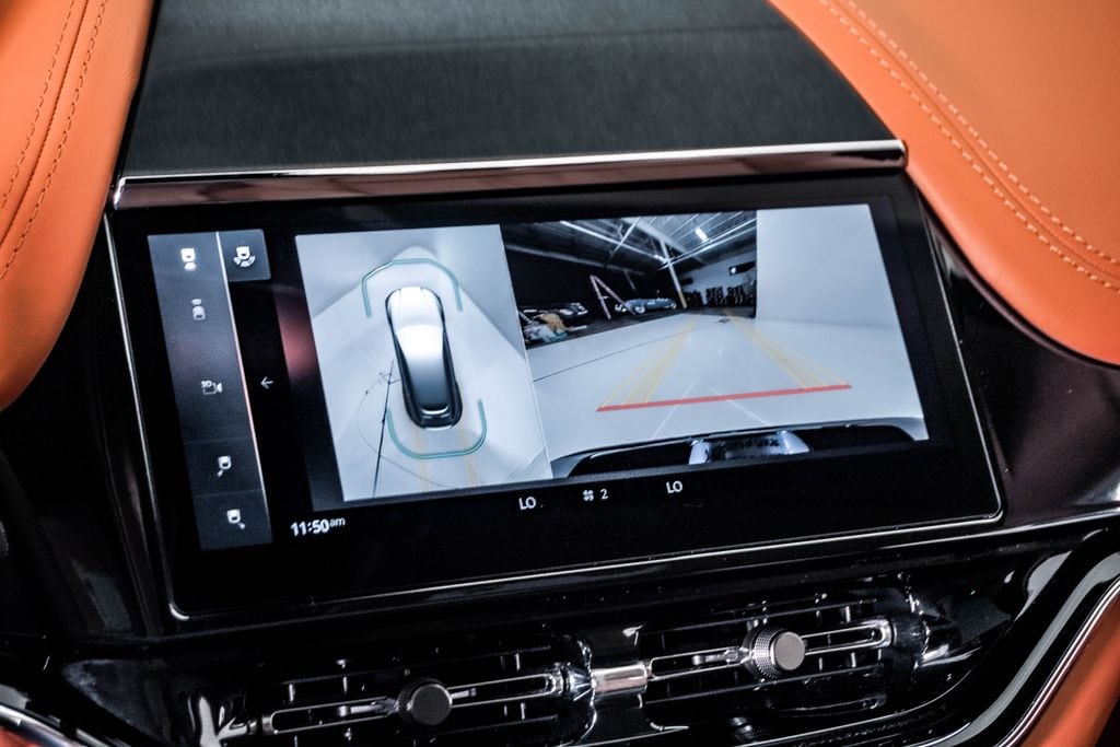 2025 Aston Martin DBX 707 - Photo 28
