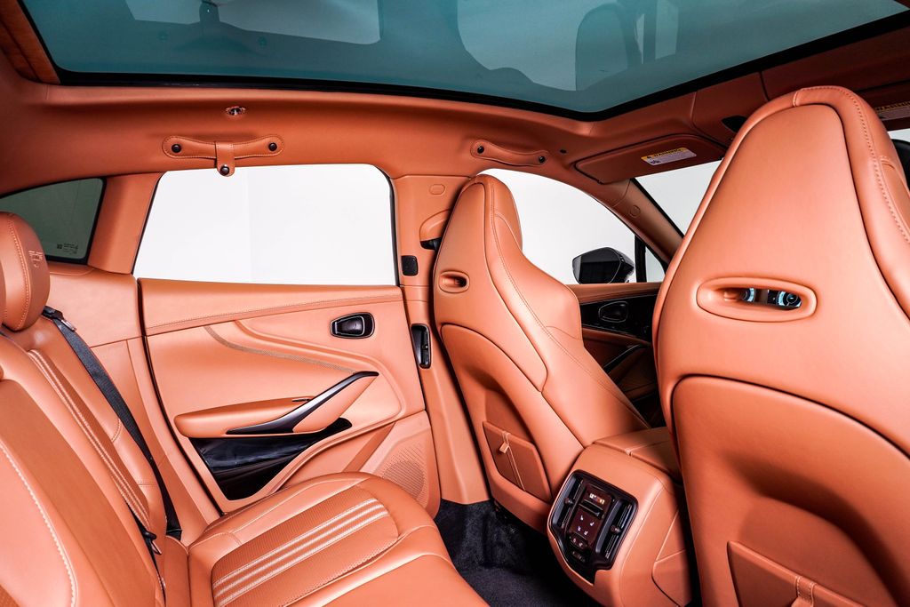 2025 Aston Martin DBX 707 - Photo 19
