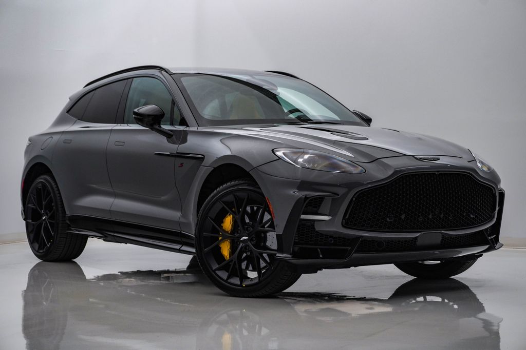 2026 Aston Martin DBX