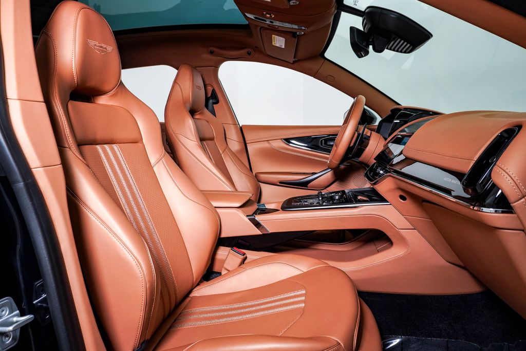 2025 Aston Martin DBX 707 - Photo 18