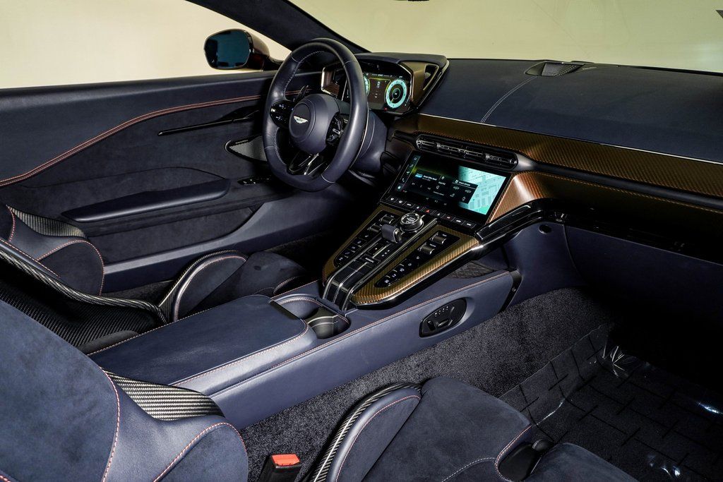 2025 Aston Martin Vantage Base - Photo 17