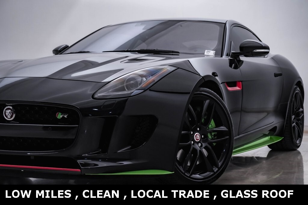 2017 Jaguar F-TYPE R photo 2
