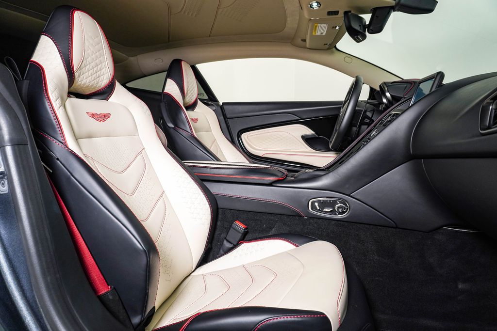 2022 Aston Martin DBS Base - Photo 18