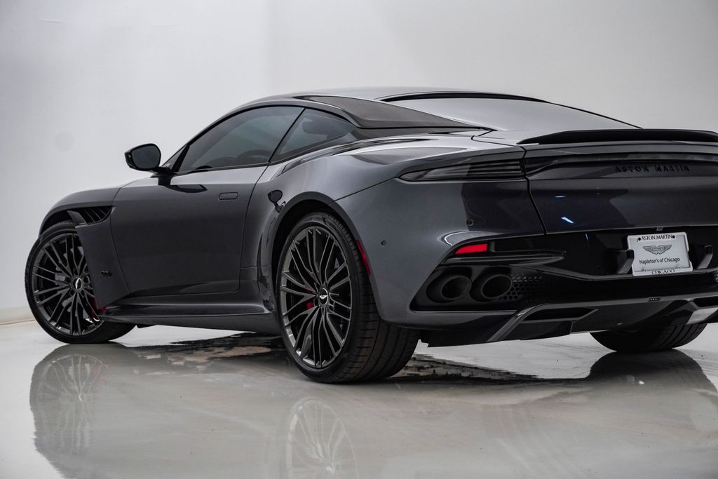 2022 Aston Martin DBS Base - Photo 9