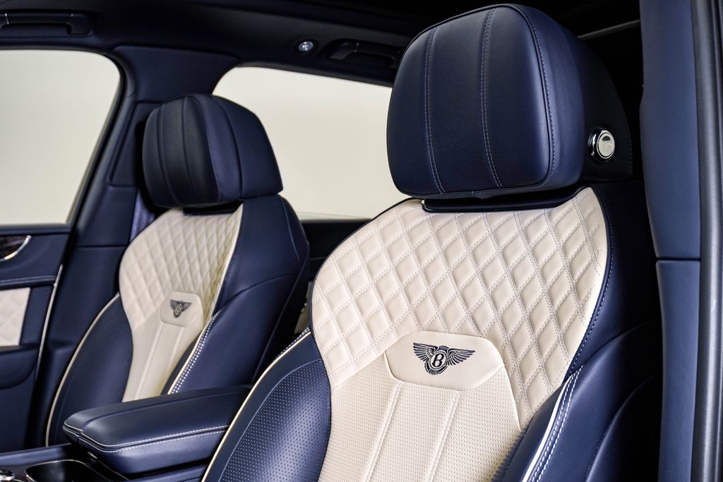2022 Bentley Bentayga - Photo 20