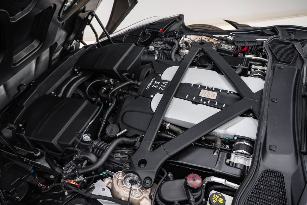2022 Aston Martin DBS Base - Photo 37