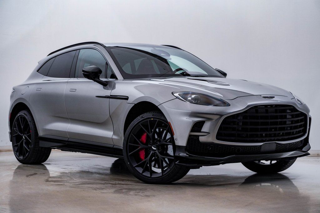 2026 Aston Martin DBX 4.0 V8 707 AWD's photo
