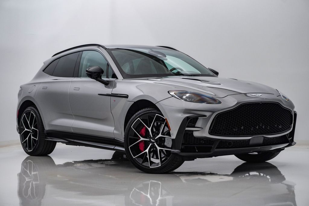 2026 Aston Martin DBX