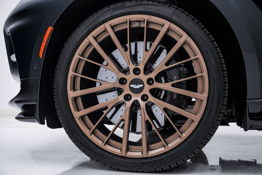 2025 Aston Martin DBX 707 - Photo 15