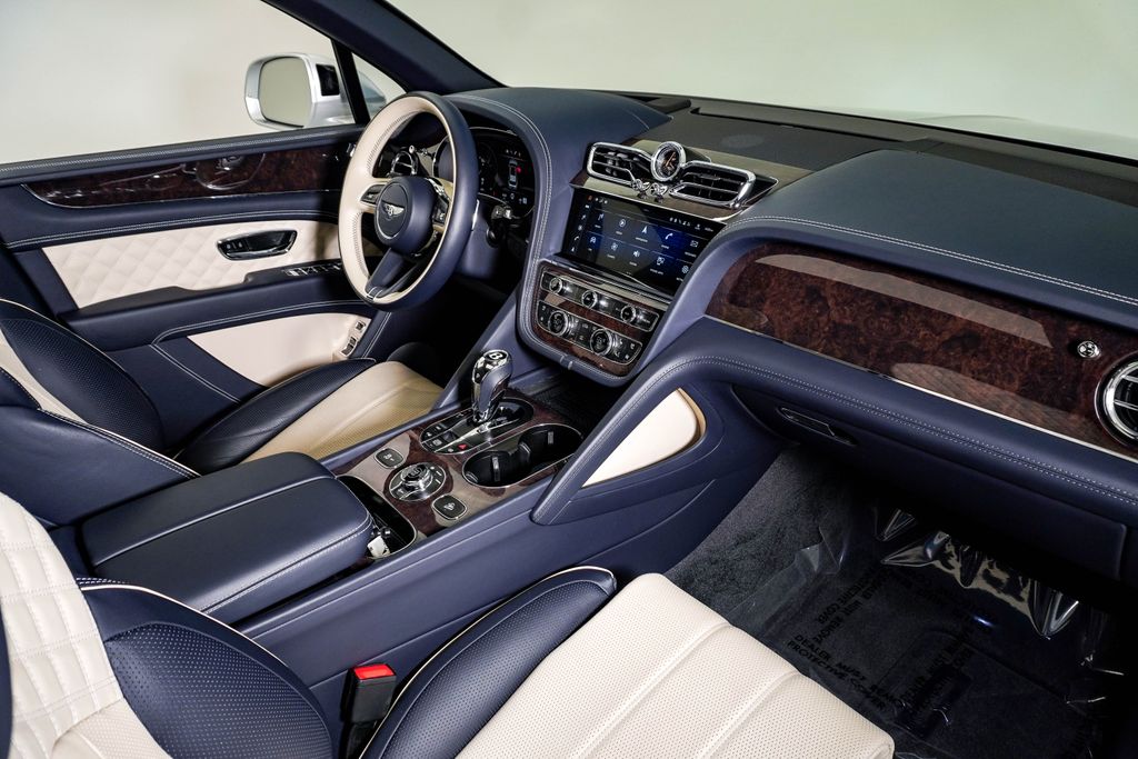 2022 Bentley Bentayga - Photo 15