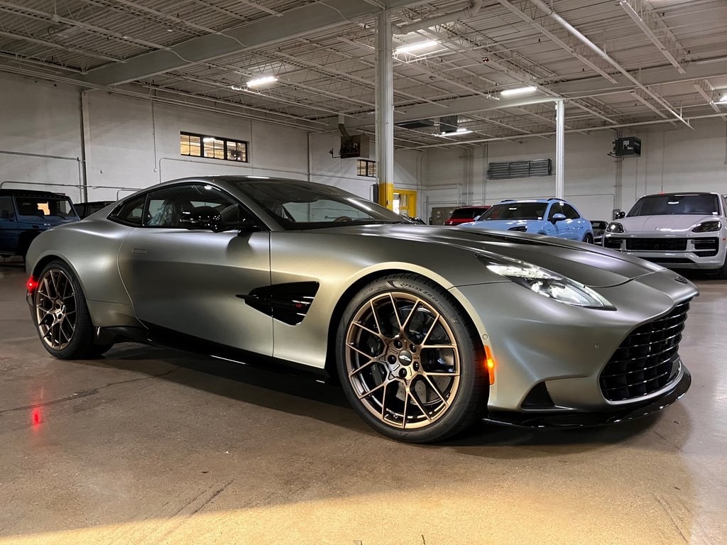 2025 Aston Martin Vanquish Base's photo