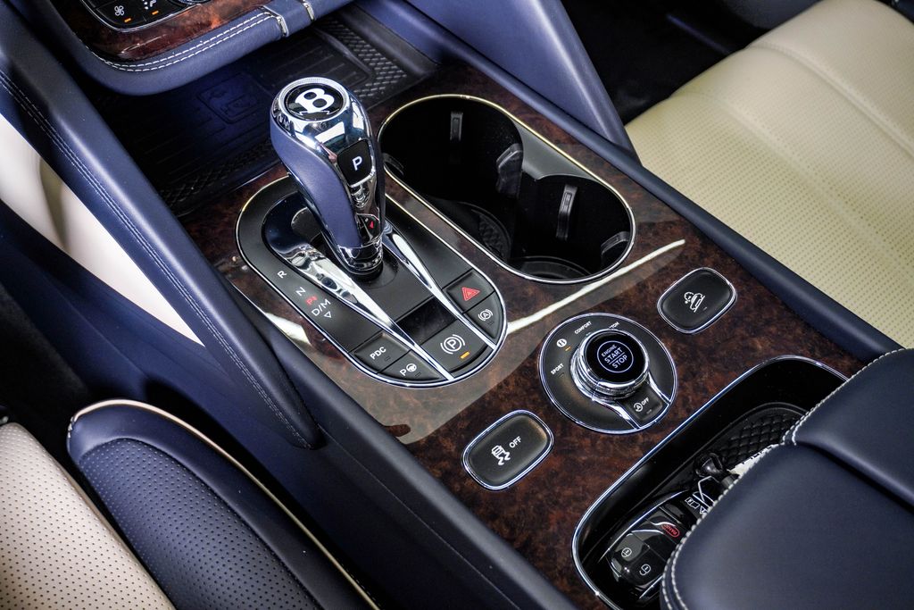 2022 Bentley Bentayga - Photo 29