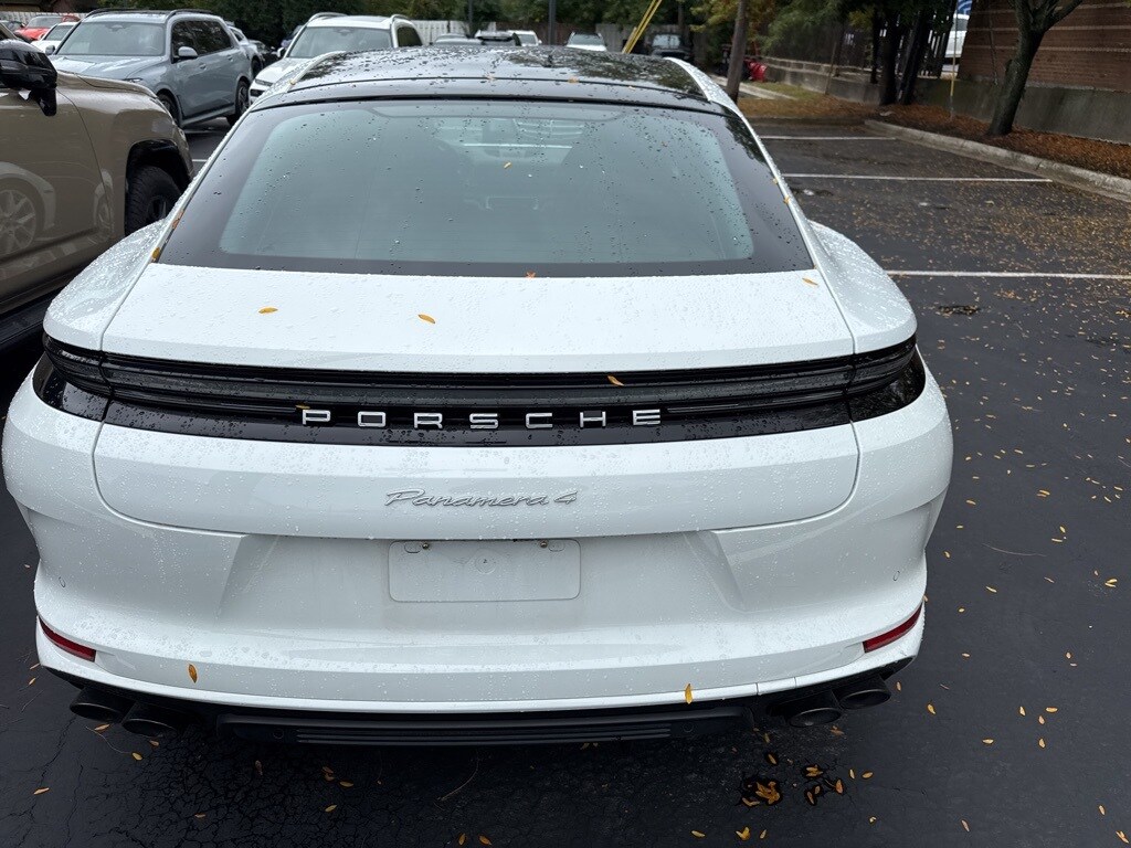 2024 Porsche Panamera 4 photo 3