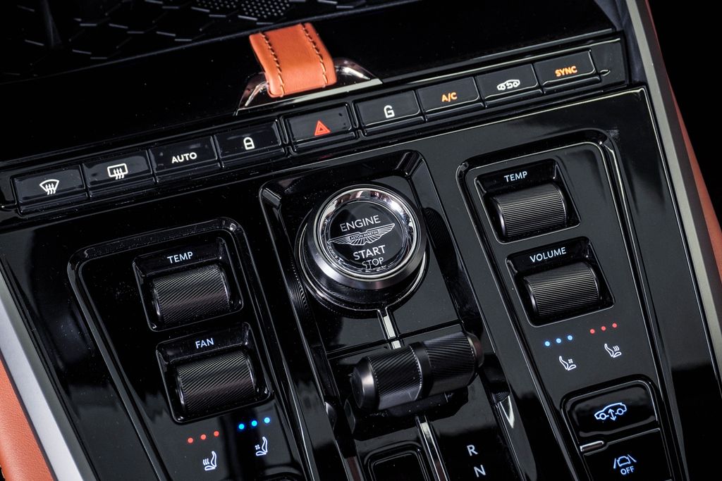 2025 Aston Martin DBX 707 - Photo 30