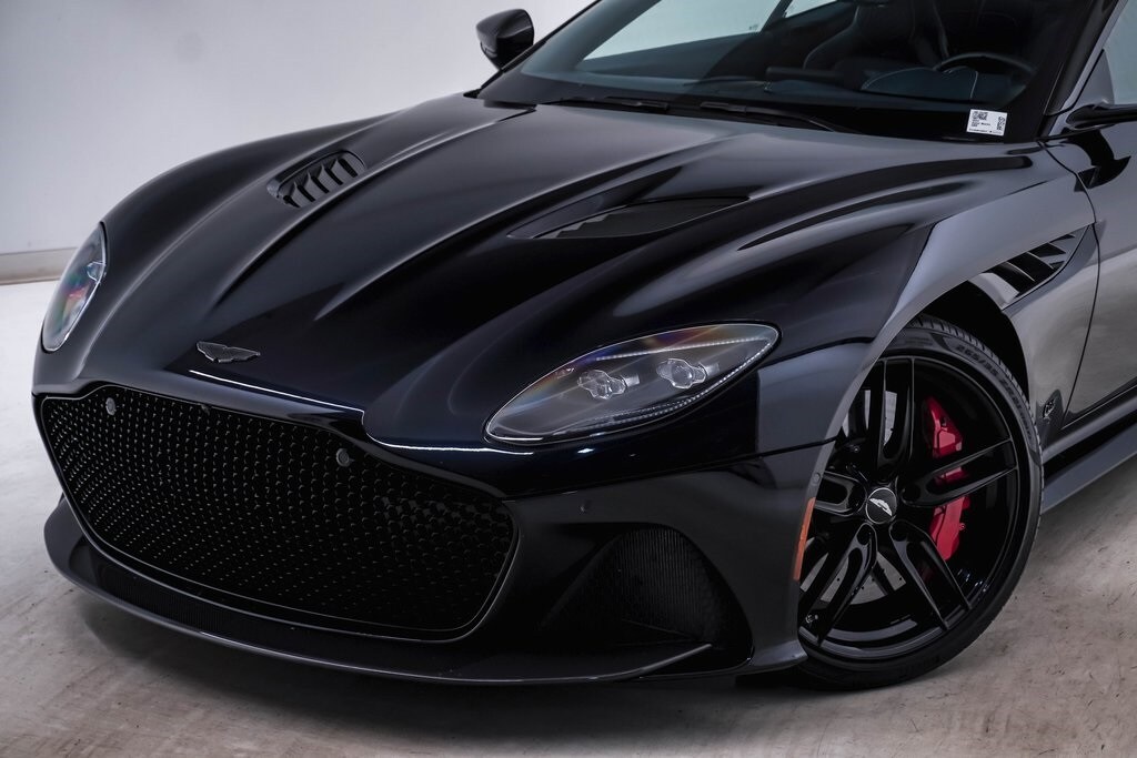 2022 Aston Martin DBS photo 4