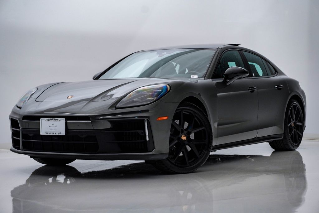 2024 Porsche Panamera 4's photo