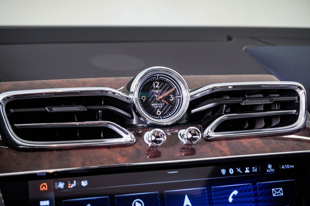 2022 Bentley Bentayga - Photo 26