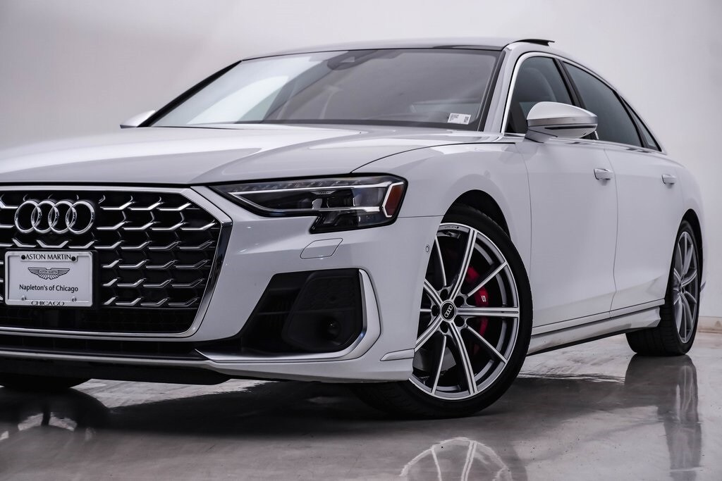 2022 Audi S8 4.0T Quattro photo 2