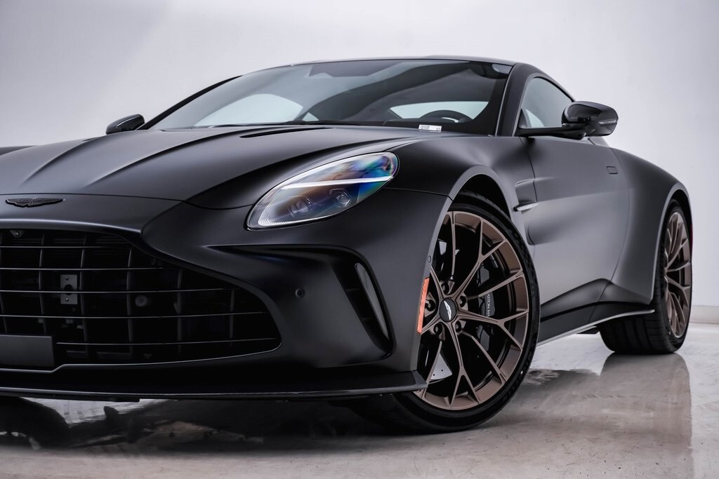 2025 Aston Martin Vantage photo 2