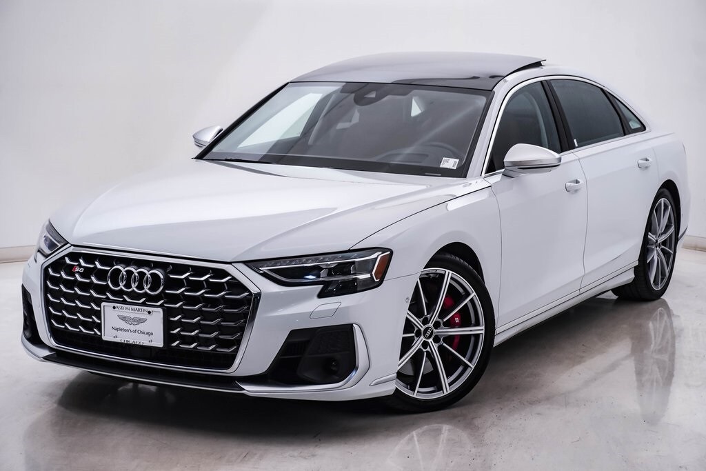 2022 Audi S8 4.0T Quattro photo 3
