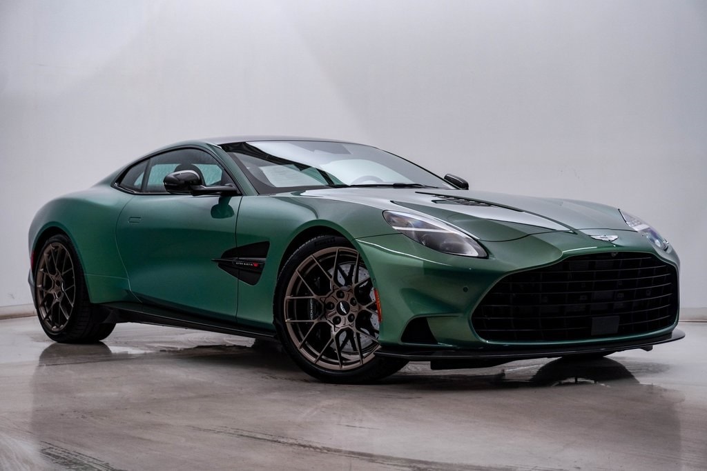 2025 Aston Martin Vanquish Base's photo
