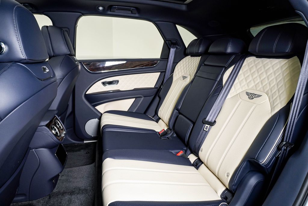 2022 Bentley Bentayga - Photo 18