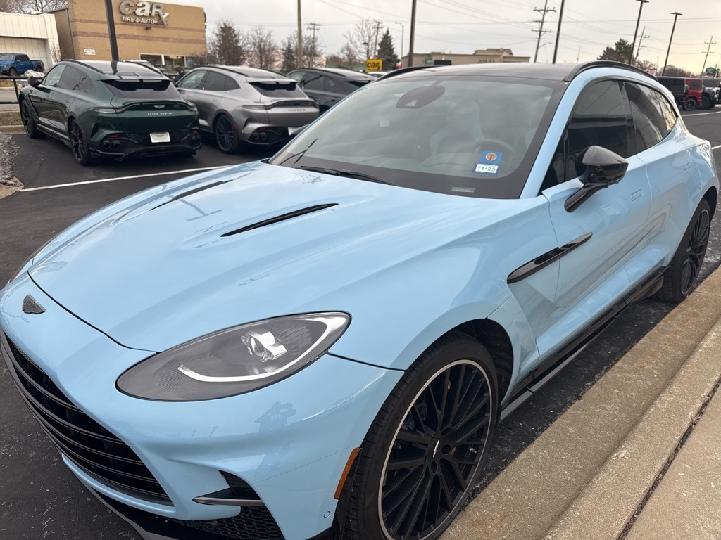 2023 Aston Martin DBX 707's photo