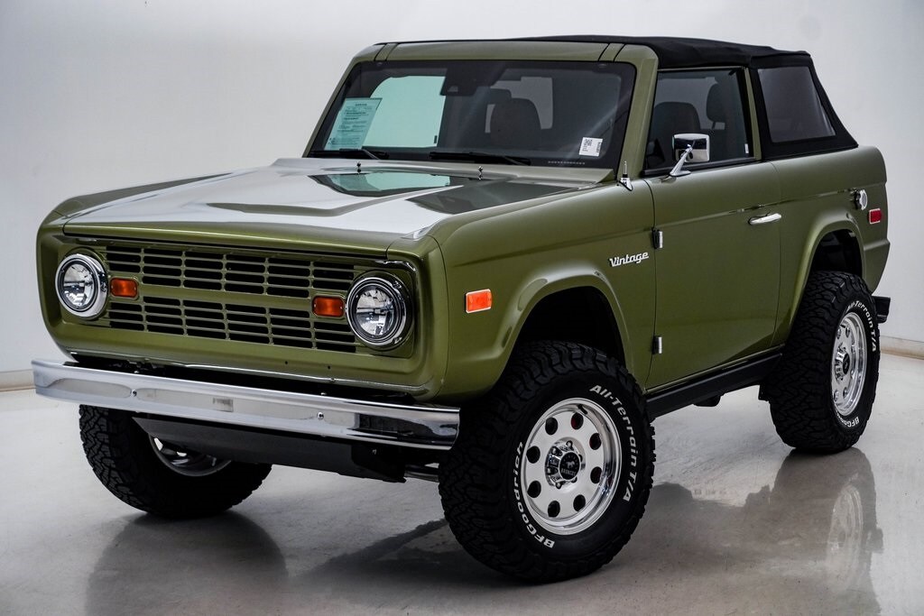 2024 Ford Bronco Black Diamond photo 3