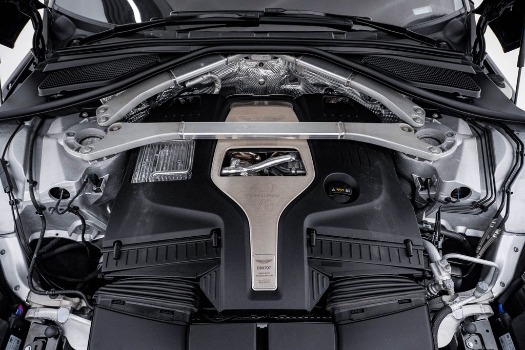 2025 Aston Martin DBX 707 - Photo 33