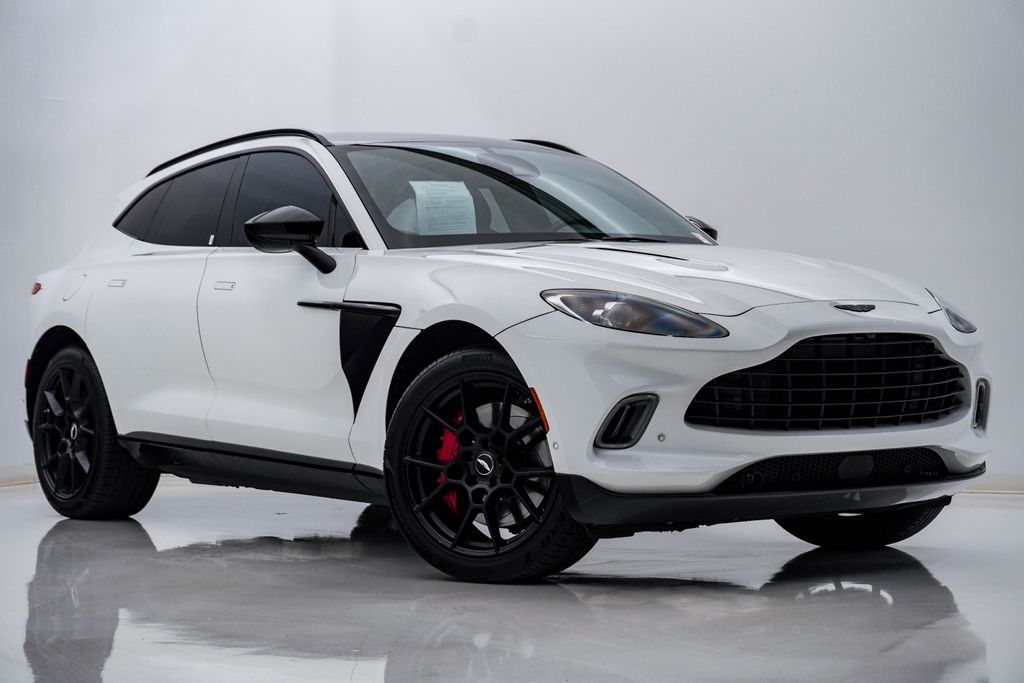 2021 Aston Martin DBX 4.0 V8 AWD's photo